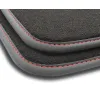 Dywaniki welurowe MOTOS Premium™ do Ford Focus 2011-2018 - Czarna lamówka matowa (nubuk) obszyta czerwoną nicią rozstaw stoperów 33,5cm