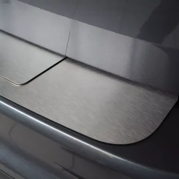 Nakładka na zderzak do Toyota RAV4 od 2019 - Płaska - Seria T, Srebrny