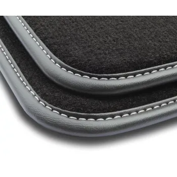 Dywaniki welurowe Premium do Ford Kuga II 2013-2015 - Czarna lamówka skórzana (błyszcząca) obszyta białą nicią